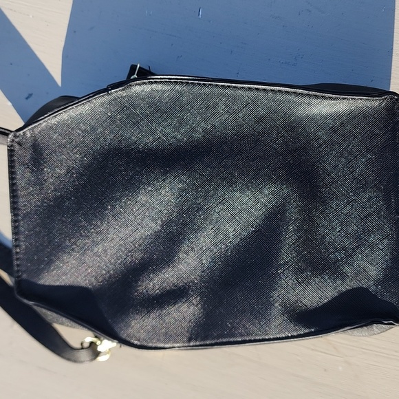 Fun HALLOWEEN Novelty Crossbody NEVER TRUST THE LIVING NWOT - Picture 3 of 3